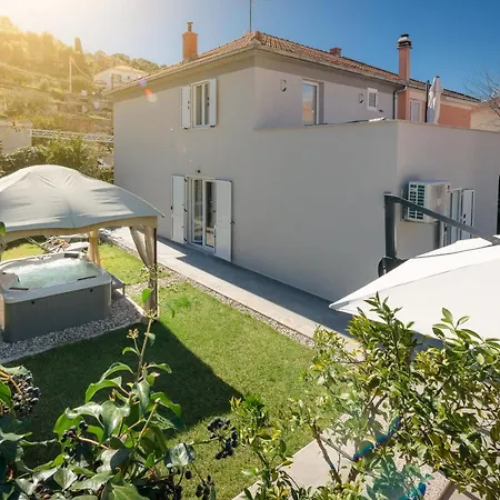 Roko- The Spacious Luxury * トロギール