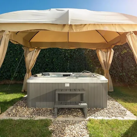 ヴィラ Roko- The Spacious Luxury *