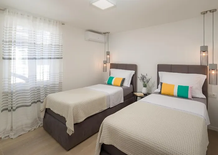 Roko- The Spacious Luxury Вилла Трогир