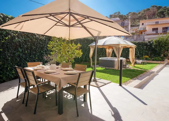 Roko- The Spacious Luxury Villa Trogir