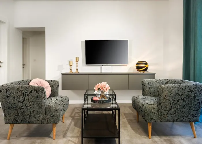 Roko- The Spacious Luxury Трогир