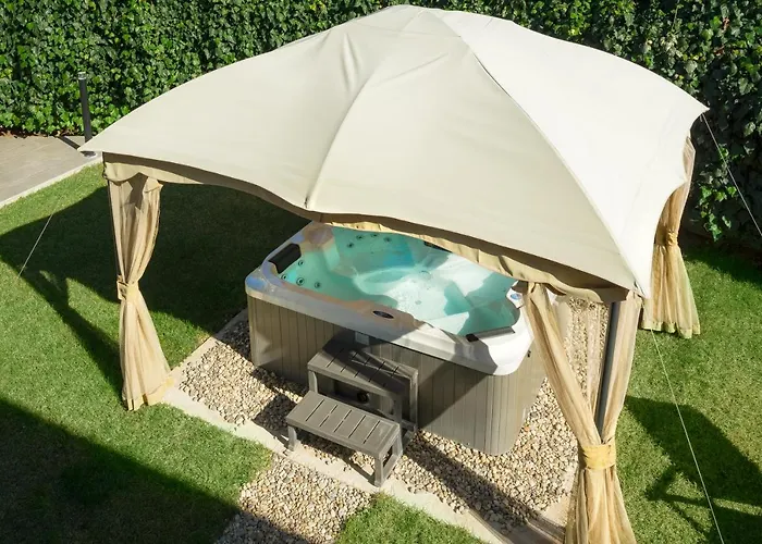 Roko- The Spacious Luxury Вилла *