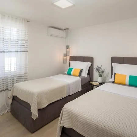 Roko- The Spacious Luxury Villa Trogir