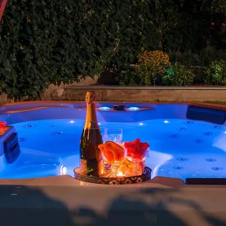 Roko- The Spacious Luxury Villa *