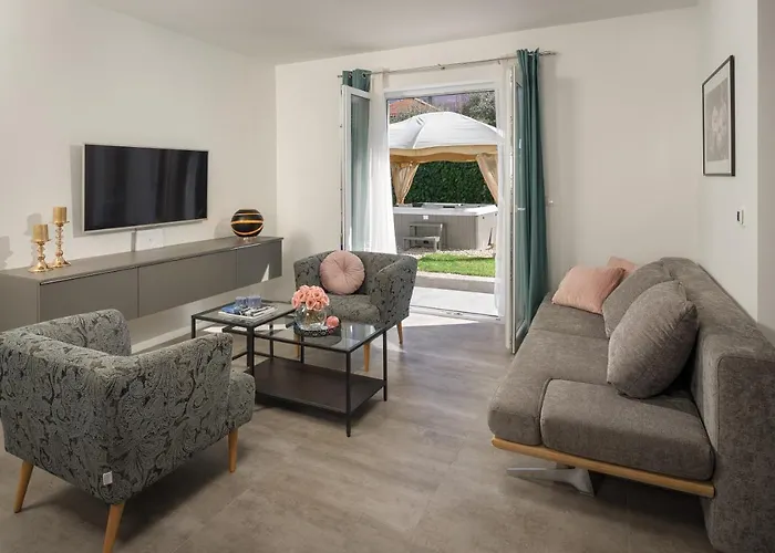 Villa Roko- The Spacious Luxury Trogir