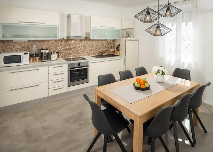 Roko- The Spacious Luxury Villa Trogir