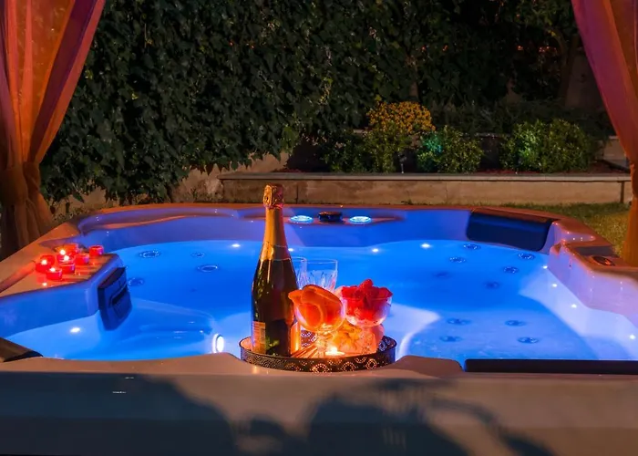 Roko- The Spacious Luxury Villa *