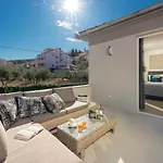 Roko- The Spacious Luxury Villa