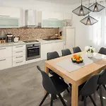 Roko- The Spacious Luxury Villa Trogir