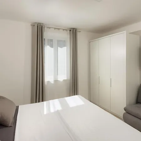 Roko- The Spacious Luxury Вілла